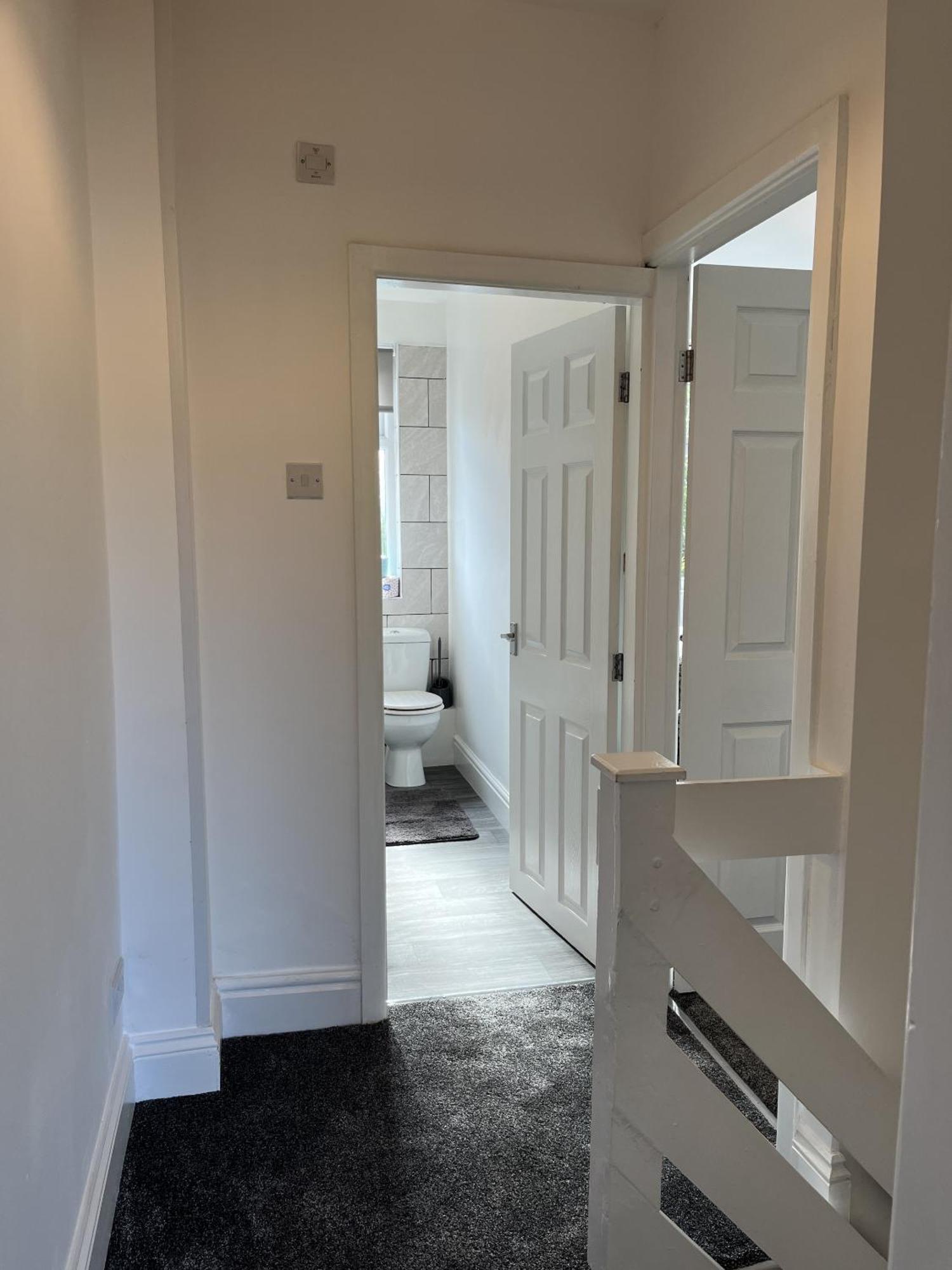 Modernised Central Wigan Townhouse Sleeps Up To 6 Eksteriør billede